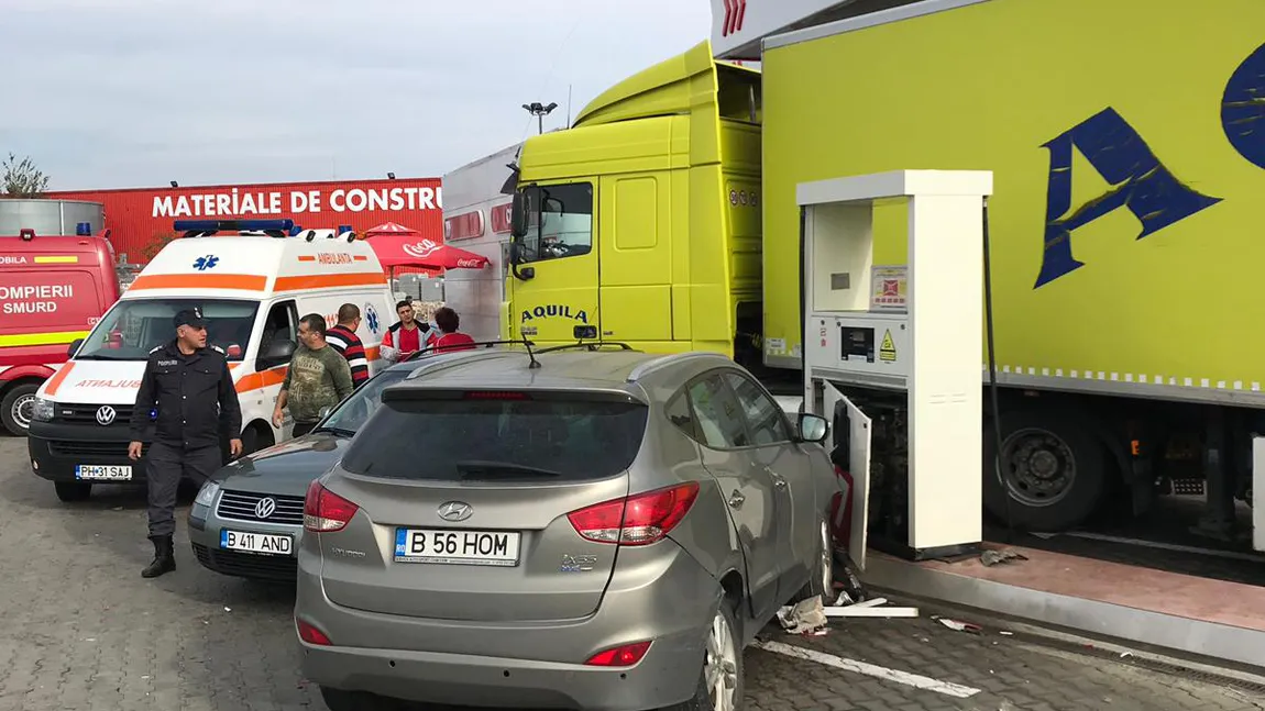 Accident în benzinărie pe DN1: patru autovehicule implicate, unul a intrat într-o pompă