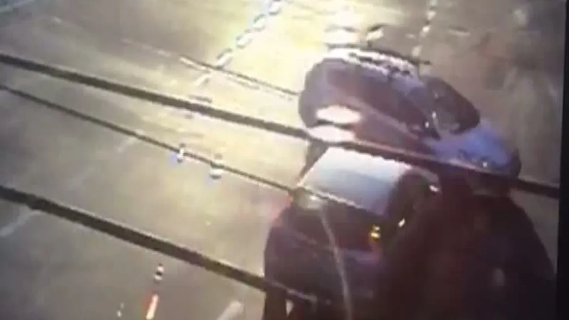 Accident provocat de o şoferiţă neatentă. O bătrână a ajuns la spital