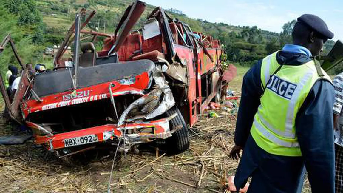 Zeci de oameni morţi într-un accident de autocar