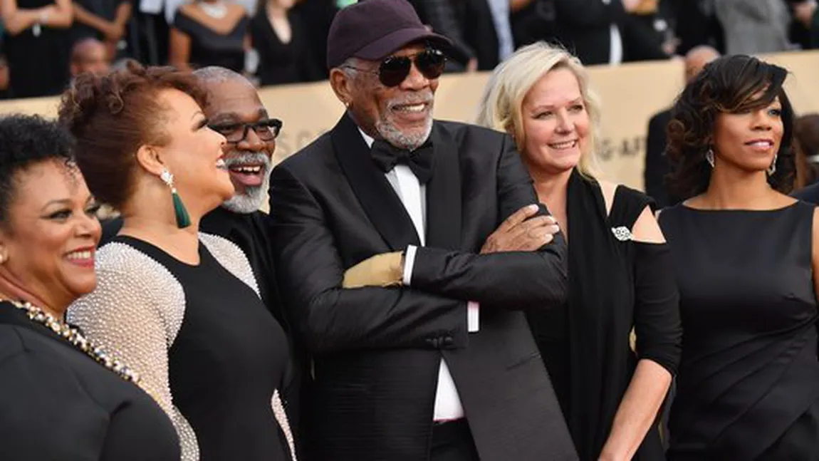 Misterul a fost elucidat. De ce poartă Morgan Freeman tot timpul o mănuşă pe mâna stângă FOTO