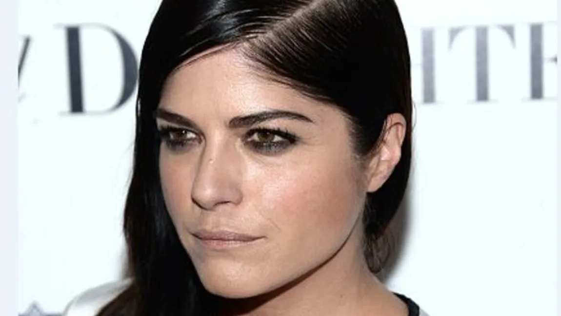 Actriţa Selma Blair suferă de scleroză multiplă. 