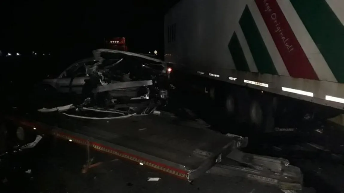 Circulaţie blocată pe Valea Oltului după coliziunea între un autocamion şi o platformă cu două autoturisme