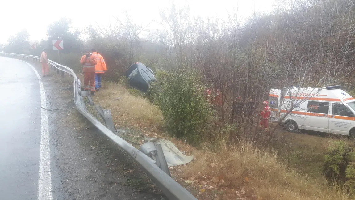 Accident grav pe E85, o victimă a fost preluată cu elicopterul SMURD. Maşina s-a răsturnat la Coşereni FOTO