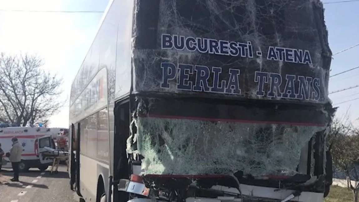 Accident grav de autocar, pe DN 65, au intervenit opt ambulanţe. Unul dintre răniţi a decedat UPDATE