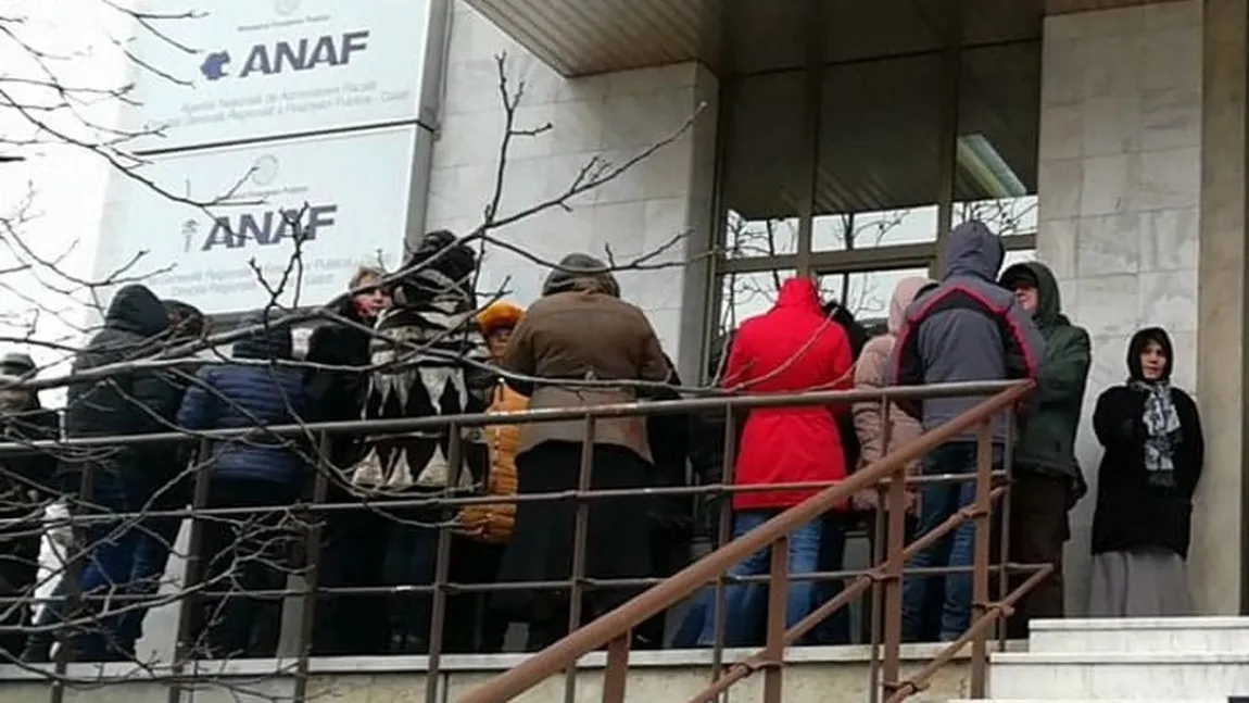 Angajaţii ANAF îi cer premierului să blocheze reducerea posturilor vacante. O nouă zi cu proteste la Fisc