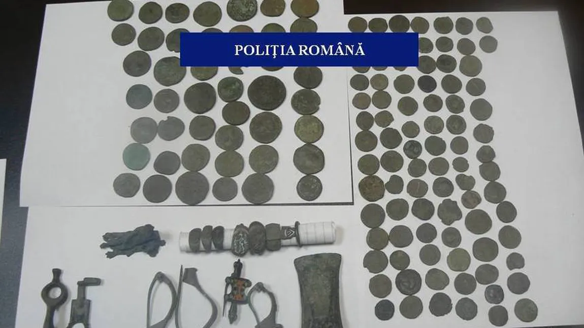 Obiecte arheologice, care ar putea face parte din patrimoniul cultural naţional, confiscate de poliţişti de la un bărbat din Dolj