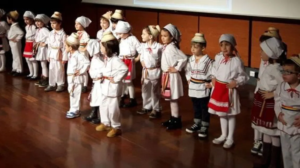 O educatoare e acuzată că nu i-a permis unei fete să ia parte la o serbare. Reacţia conducerii şcolii şi a ministrului Educaţiei