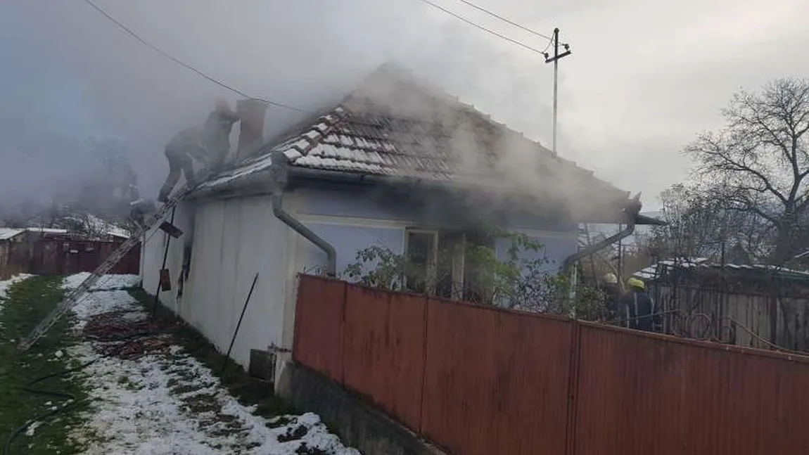 Incendiu izbucnit într-o locuinţă din Mureş: un mort şi un rănit