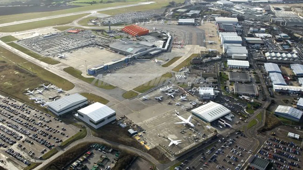 Sute de români blocaţi pe un aeroport din Anglia. Cursele către România au fost anulate două zile la rând UPDATE
