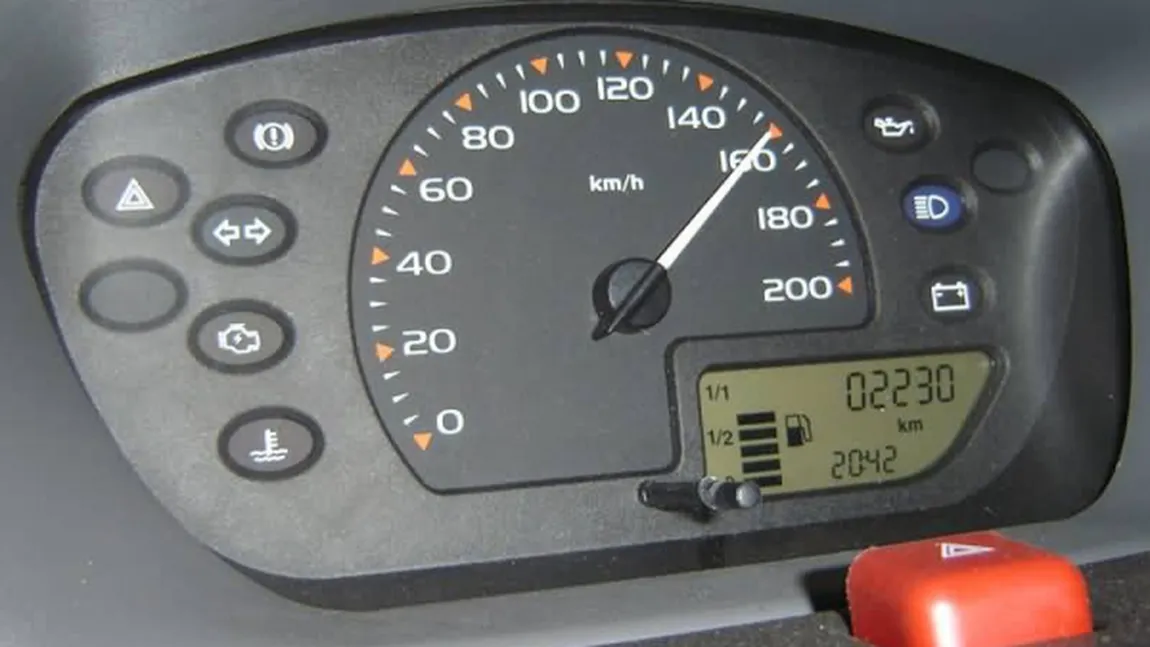 160 km pe oră în localitate. Doi şoferi au depăşit de aproape trei ori limita admisă, pe DN10