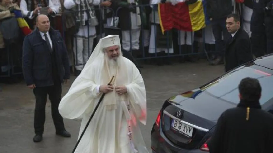 Patriarhul Daniel a mers cu maşina SPP la sfinţirea Catedralei Neamului. SPP: Maşina are asigurare RCA