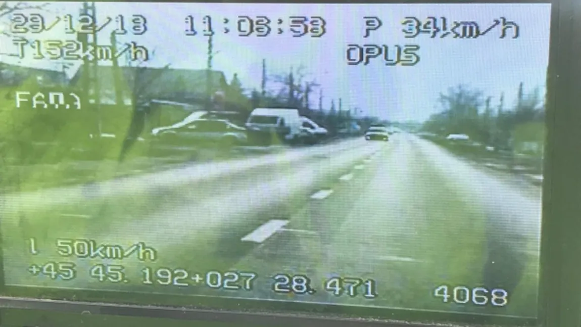 Vitezoman prins cu 152 km pe oră, în localitate. Şoferul avea permisul de câteva luni VIDEO