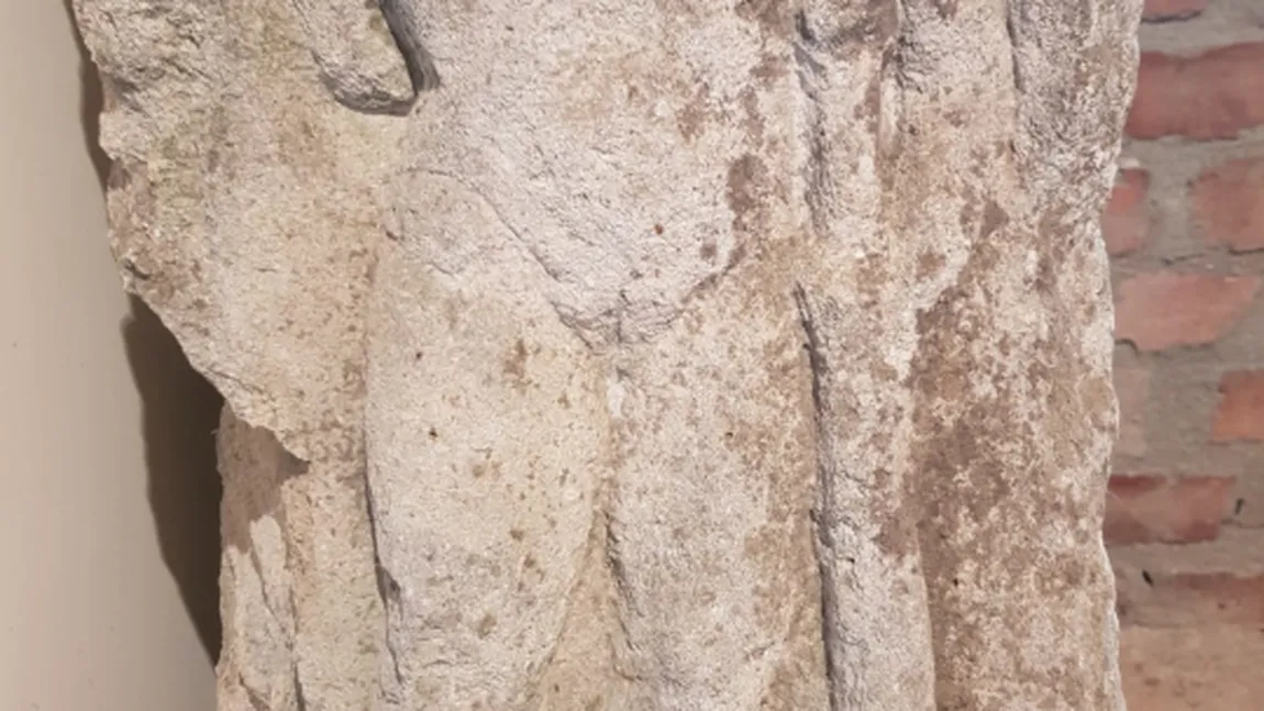 Artefact antic, reprezentându-l pe Hercule, posibil parte a patrimoniului cultural naţional, recuperat de poliţiştii din Alba