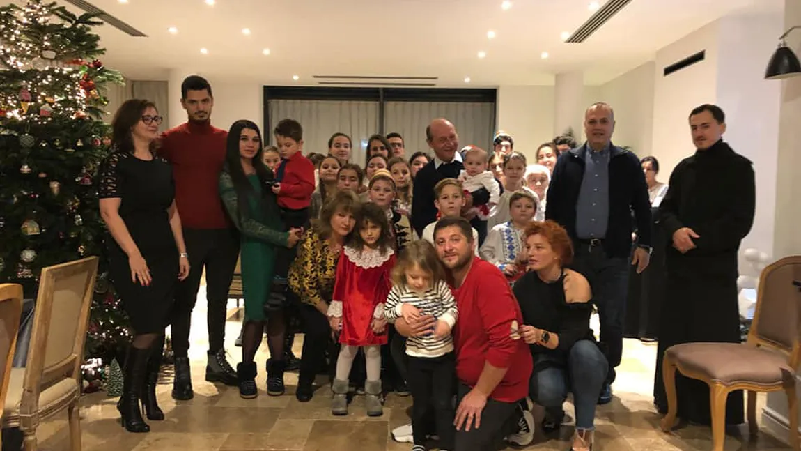 Mesajul de Crăciun al lui Traian Băsescu. Ce imagini a postat pe Facebook fostul preşedinte
