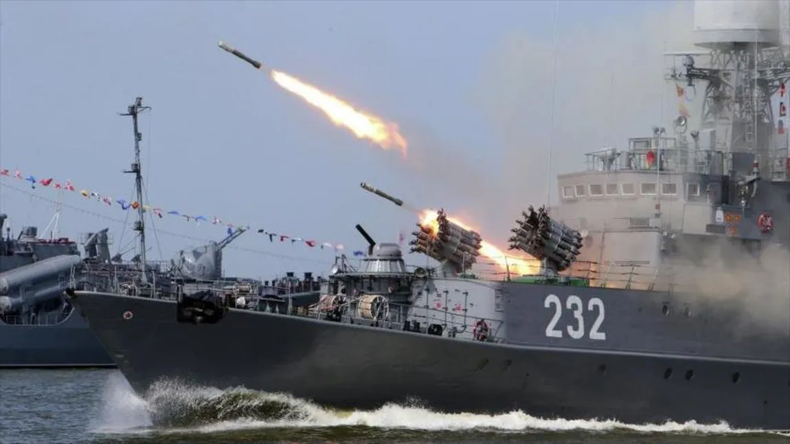 Tensiuni în Marea Neagră - Flota rusă anunţă manevre militare la sud de strâmtoarea Kerci