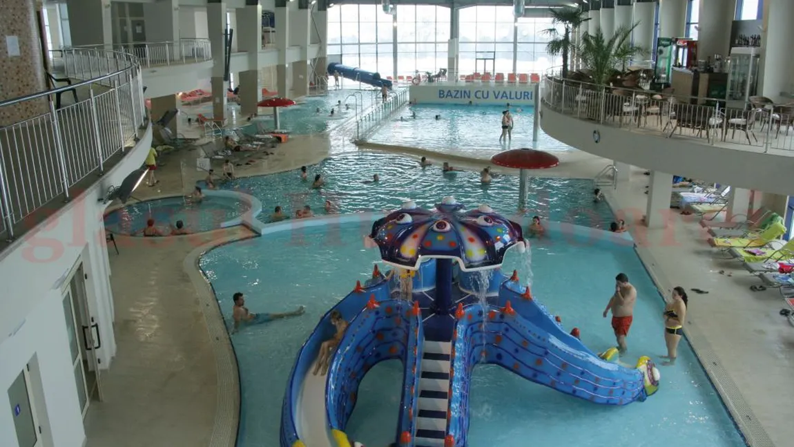 Copil de şase ani în comă după ce s-a înecat în bazinul unui complex acvatic din Deva