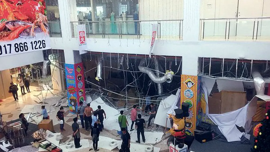 Explozie la mall. Sunt cel puţin 3 morţi şi 26 de răniţi. Momentul a fost surprins de camere VIDEO