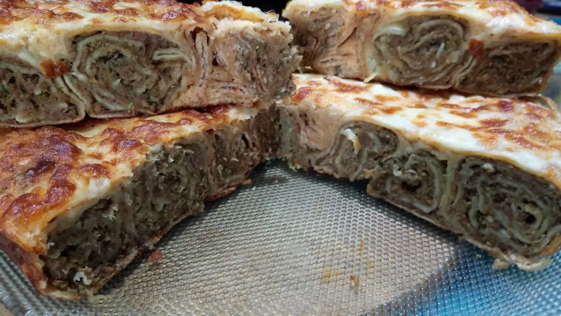 Plăcintă cu carne în foi de lipie la cuptor