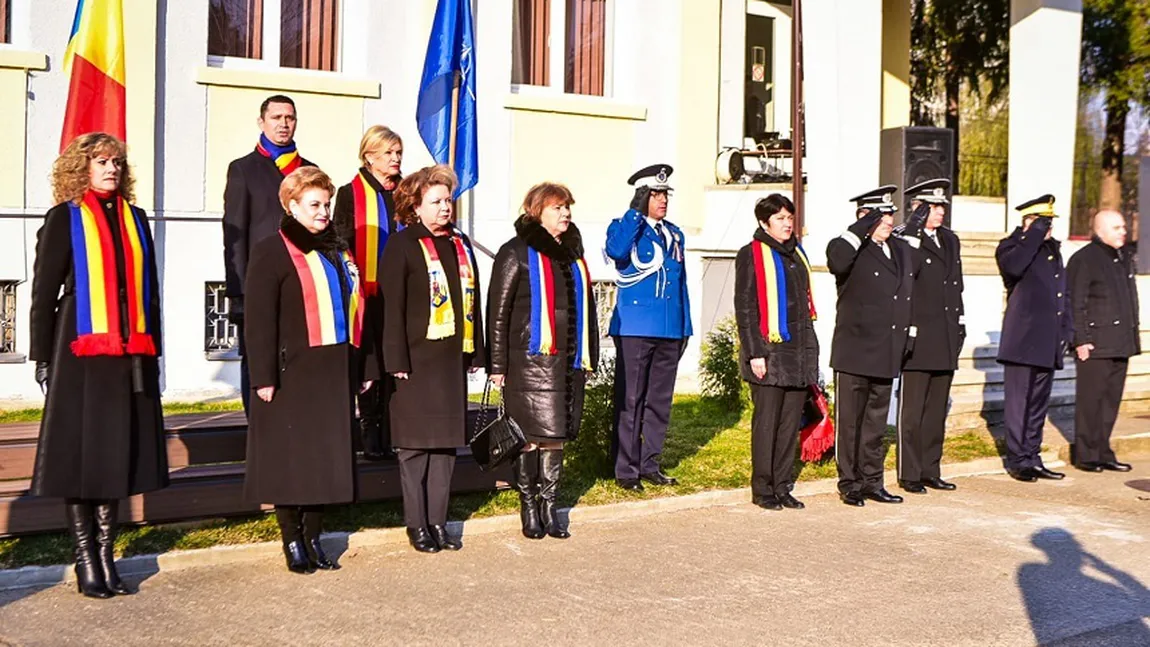 Ploieştenii au ratat parada militară de 1 Decembrie pentru că organizatorii au devansat ora manifestării fără să anunţe