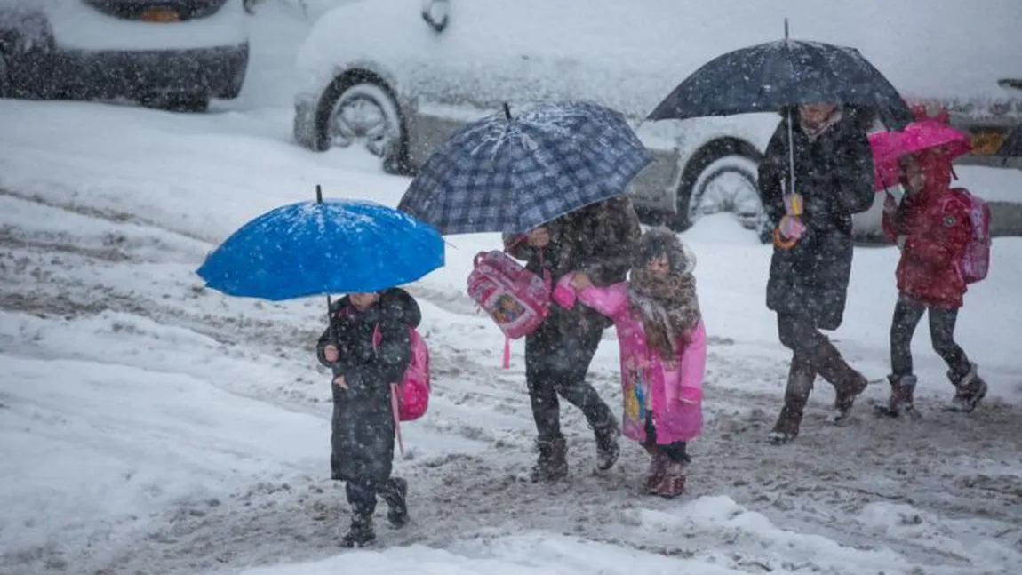 ŞCOLI ÎNCHISE luni şi marţi din cauza vremii. Anunţ de ultimă oră de la inspectorat. UPDATE: se închid şi grădiniţele