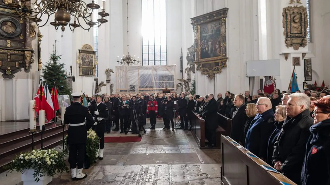 Pawel Adamowicz, primarul din Gdansk ucis pe scenă, a fost condus pe ultimul drum de peste 45.000 de persoane