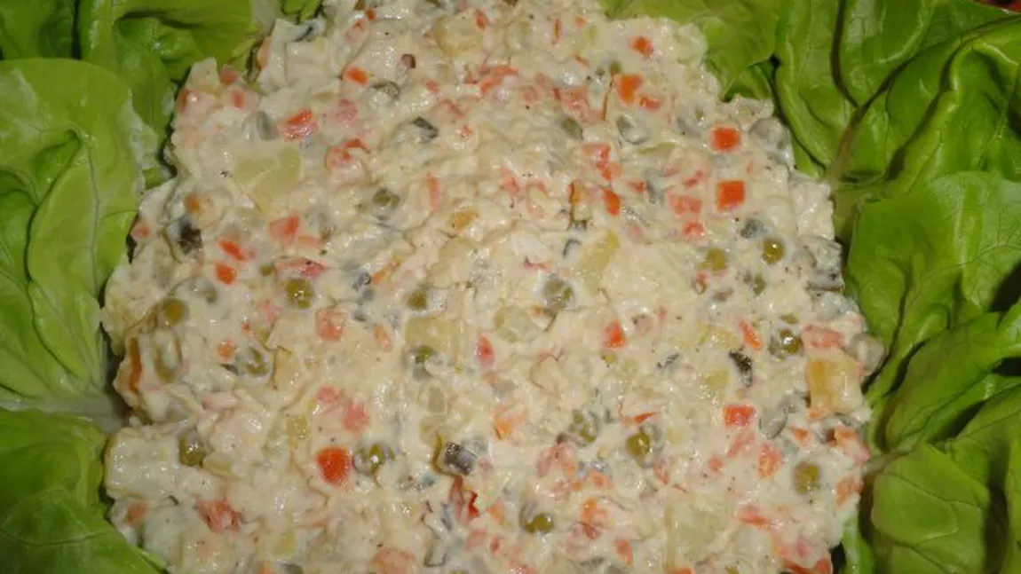 Salată de boeuf cu pui şi mazăre