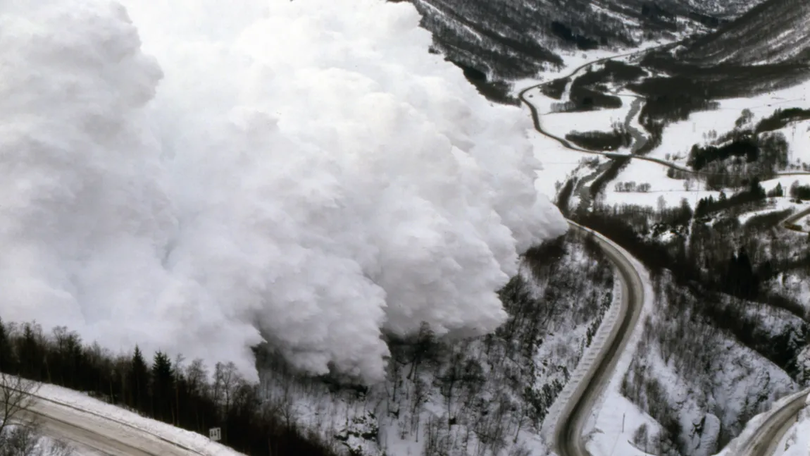 Salvamont România: Este pericol ridicat de avalanşă în toate masivele montane