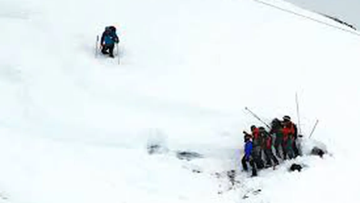 O româncă a fost îngropată de avalansă pe o pârtie de schi din Franţa. Femeia este grav rănită