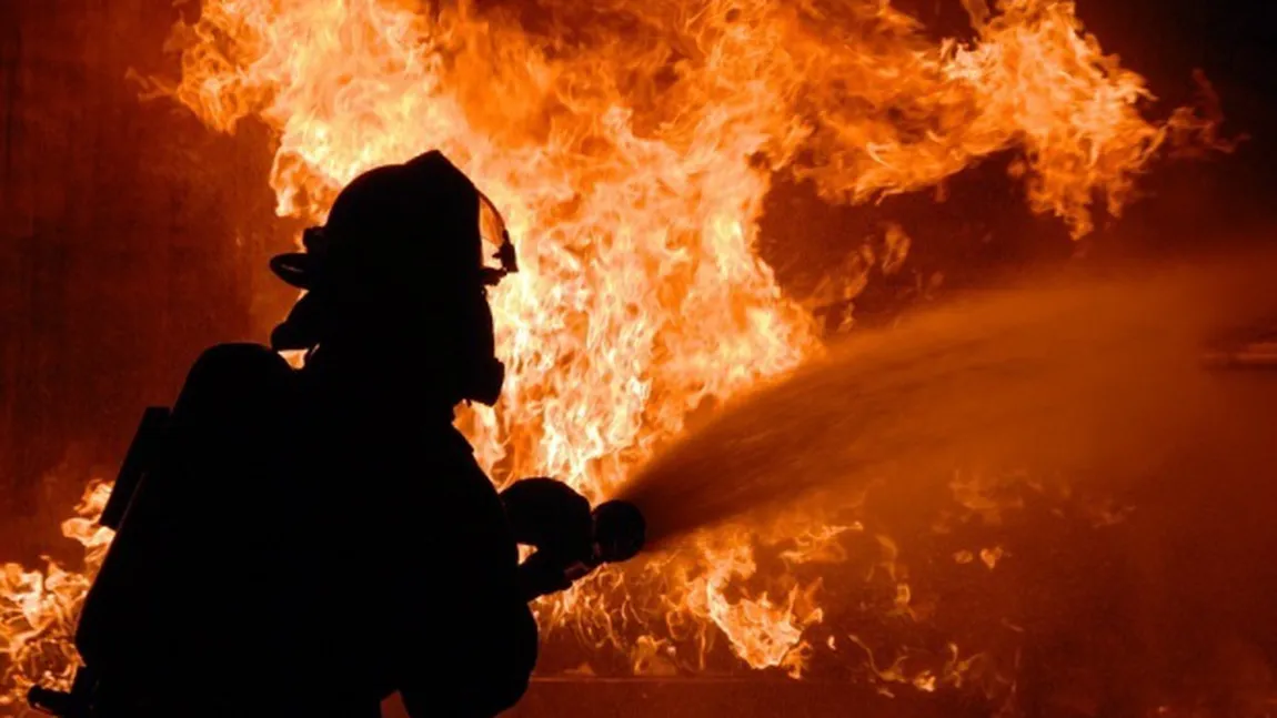 Incendiu la o şcoală din Bucureşti. Peste 20 de copii se aflau în instituţie
