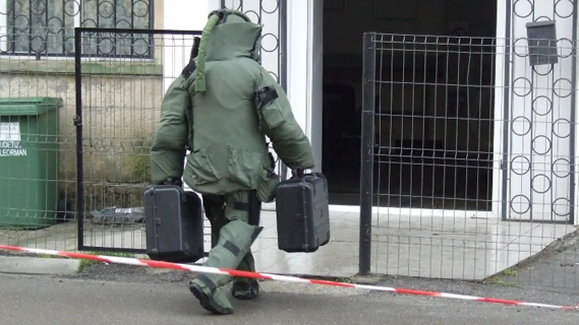 Peste 60 de persoane evacuate dintr-un bloc din Piteşti, după ce în parcare a fost semnalat un colet suspect