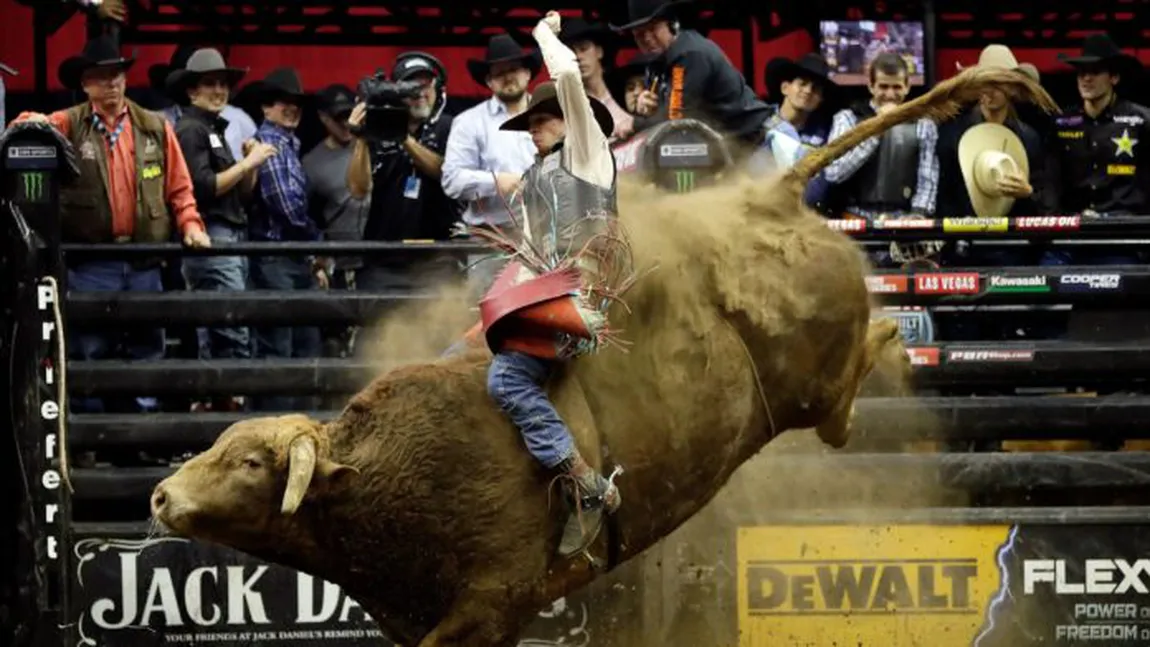 Călăreţ de rodeo omorât de taur, la doar 25 de ani. Era unul dintre cei mai buni cowboy din lume