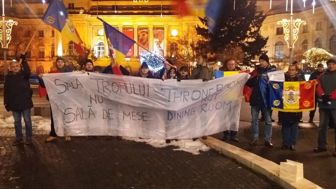 Asociaţia pentru Restaurarea Monarhiei cere autorităţilor să nu mai folosească Sala Tronului din Palatul Regal pentru dineuri