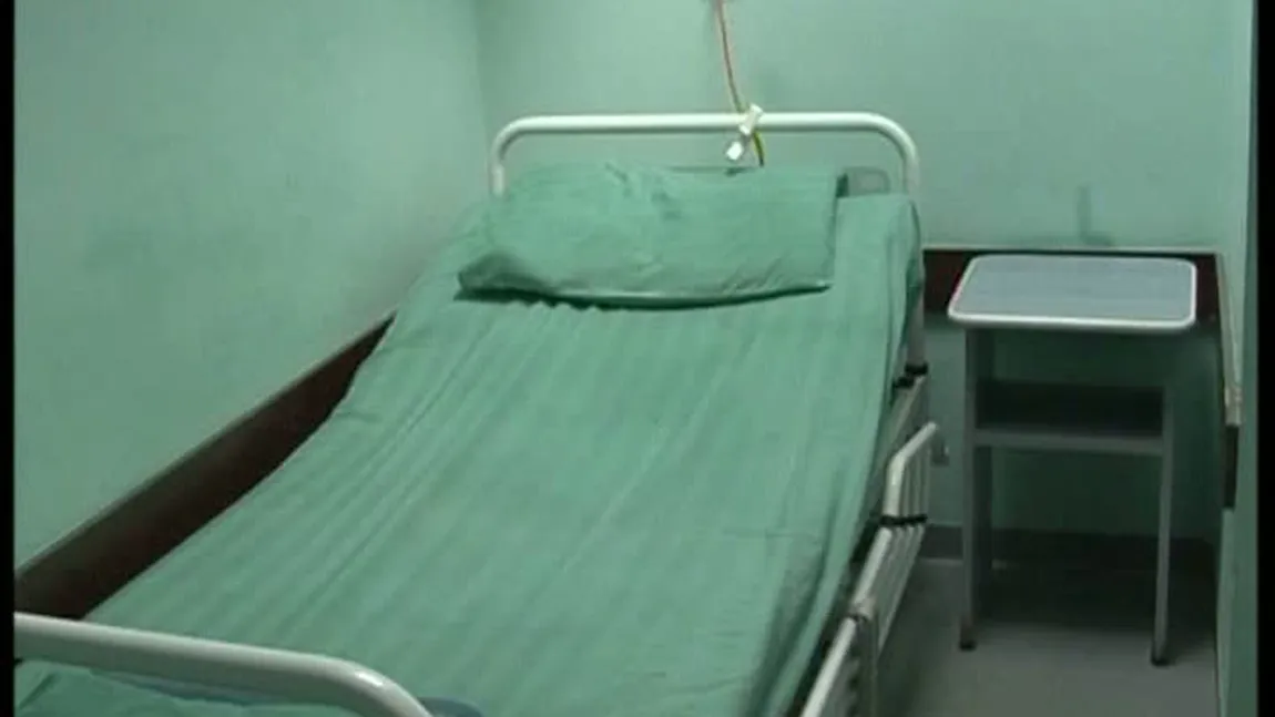Caz incredibil în judeţul Dâmbăviţa. Un pacient care arunca cu petarde în saloanele Sanatorului TBC Moroeni, externat disciplinar