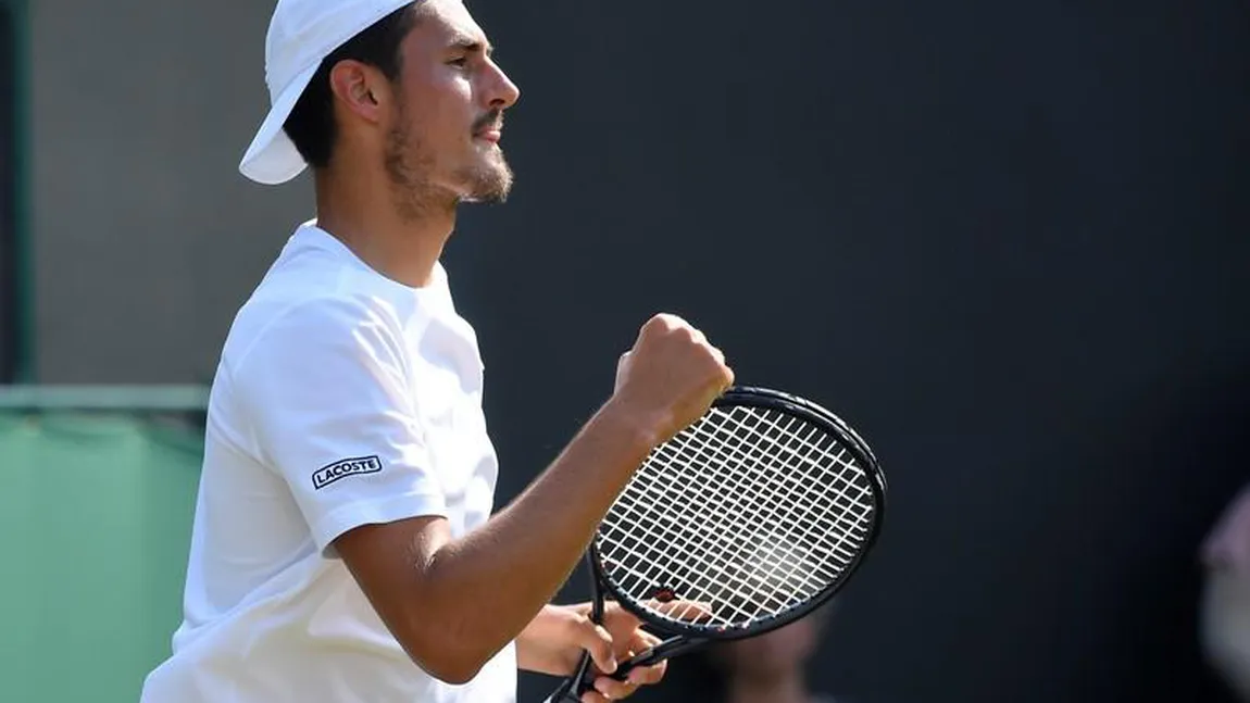 Execuţia anului în tenis. Bernard Tomic a servit printre picioare şi a dat AS. Nick Kyrgios a rămas mască VIDEO