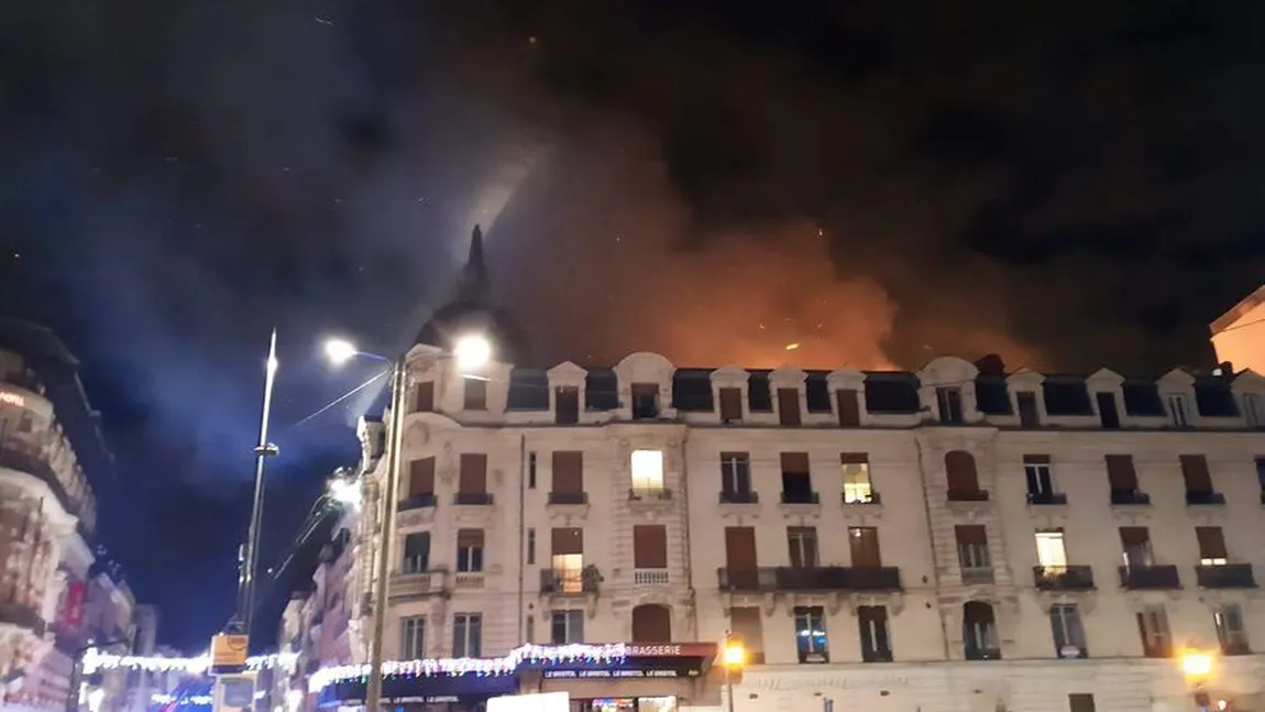 Incendiu devastator într-un bloc cu patru etaje din centrul oraşului Toulouse. 19 persoane au fost rănite