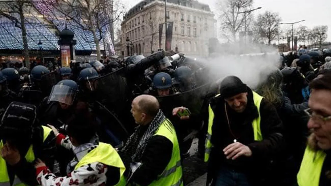 Executivul de la Paris acuză: Mişcarea Vestelor Galbene a devenit una de agitatori, care vrea să răstoarne Guvernul