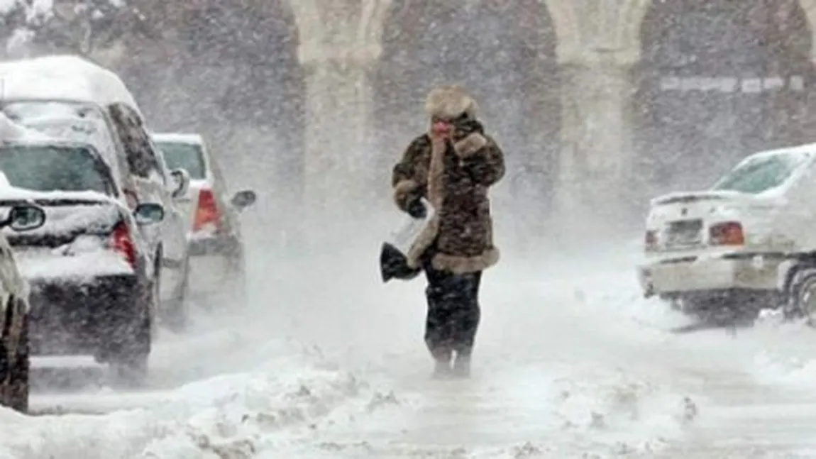 Avertizare meteo pentru aproape toată ţara: Revin ninsorile şi viscolul