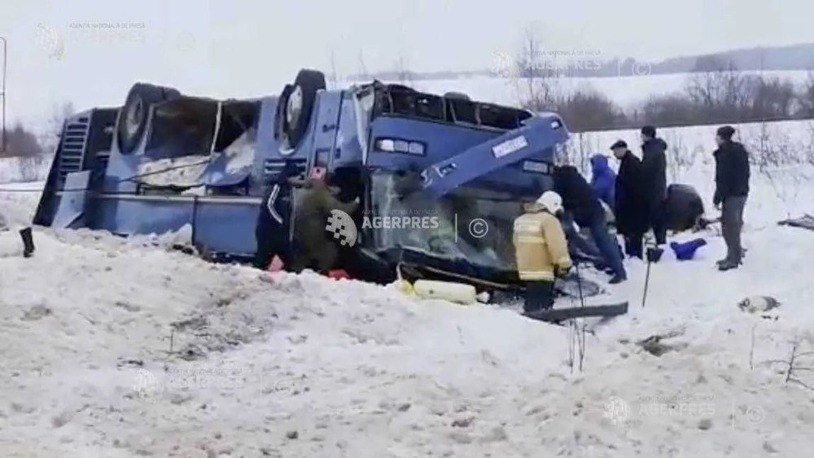 Cel puţin 7 morţi şi 32 de răniţi, dintre care majoritatea copii, în urma unui accident rutier în Rusia