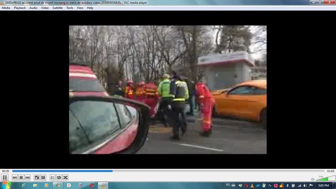 Accident la Arcul de Triumf, doi pietoni au fost răniţi. Un bolid de lux a intrat în plin în staţia de autobuz VIDEO