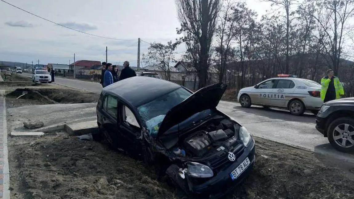 Accident provocat de un şofer începător. A ajuns cu maşina într-un şanţ, după ce a lovit o autoutilitară