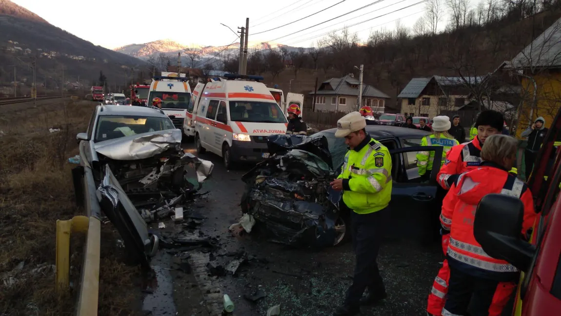 Accident grav pe DN1, cinci oameni în stare gravă după ce o şoferiţă a intrat pe contrasens GALERIE FOTO şi VIDEO