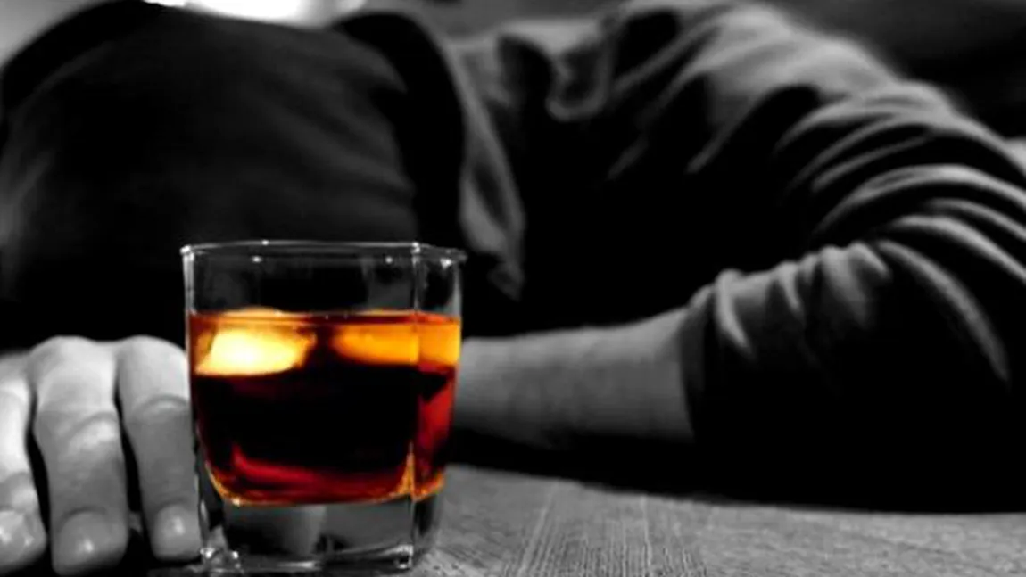 Zece oameni au murit după ce au băut spirt contrafăcut. Ce spune avocatul firmei care a comercializat alcoolul