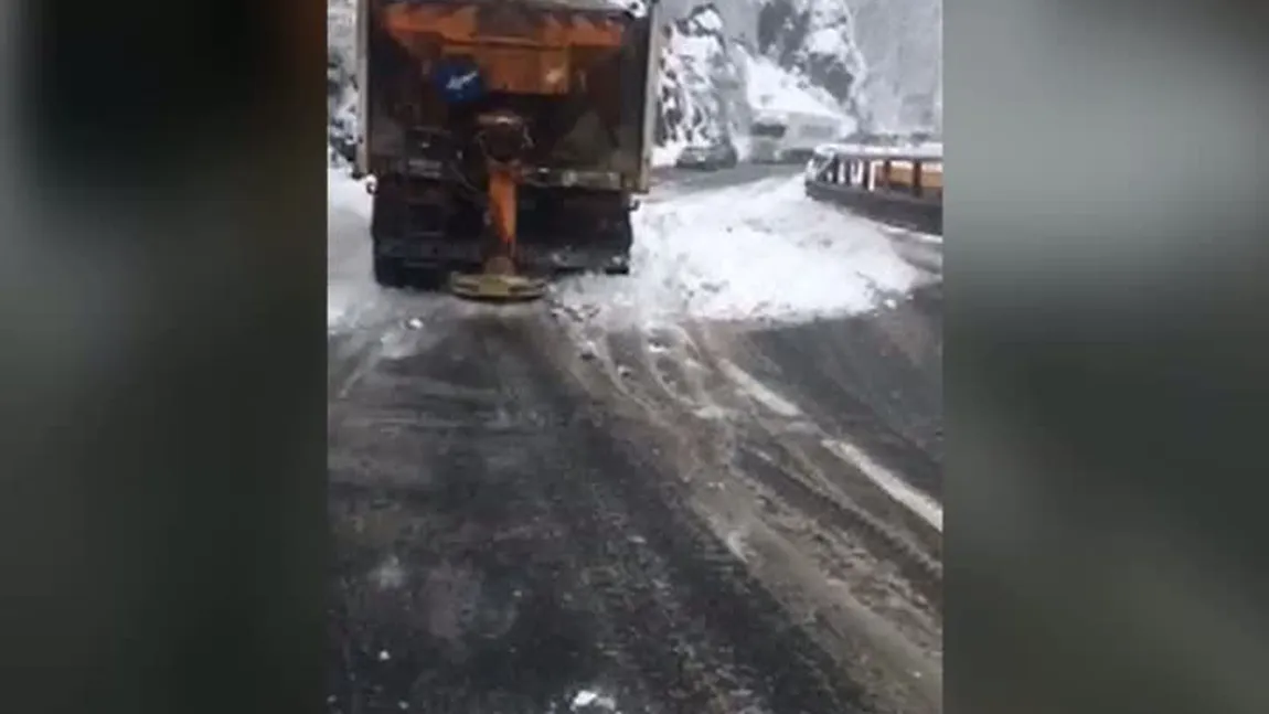 Avalanşă în judeţul Hunedoara. Circulaţia pe DN 7A, afectată