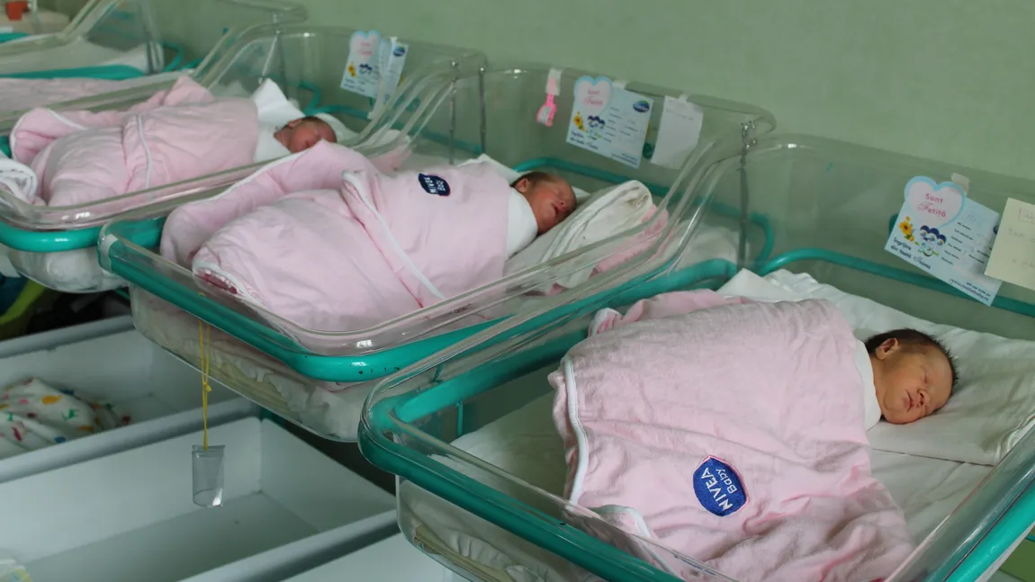 Anul trecut în România s-au născut mai puţini copii români decât în Diaspora