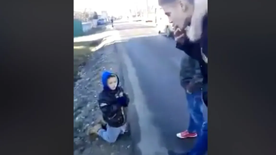 Copil umilit de mai mulţi băieţi în Neamţ. A fost pus să se roage în genunchi, apoi aruncat într-un şanţ