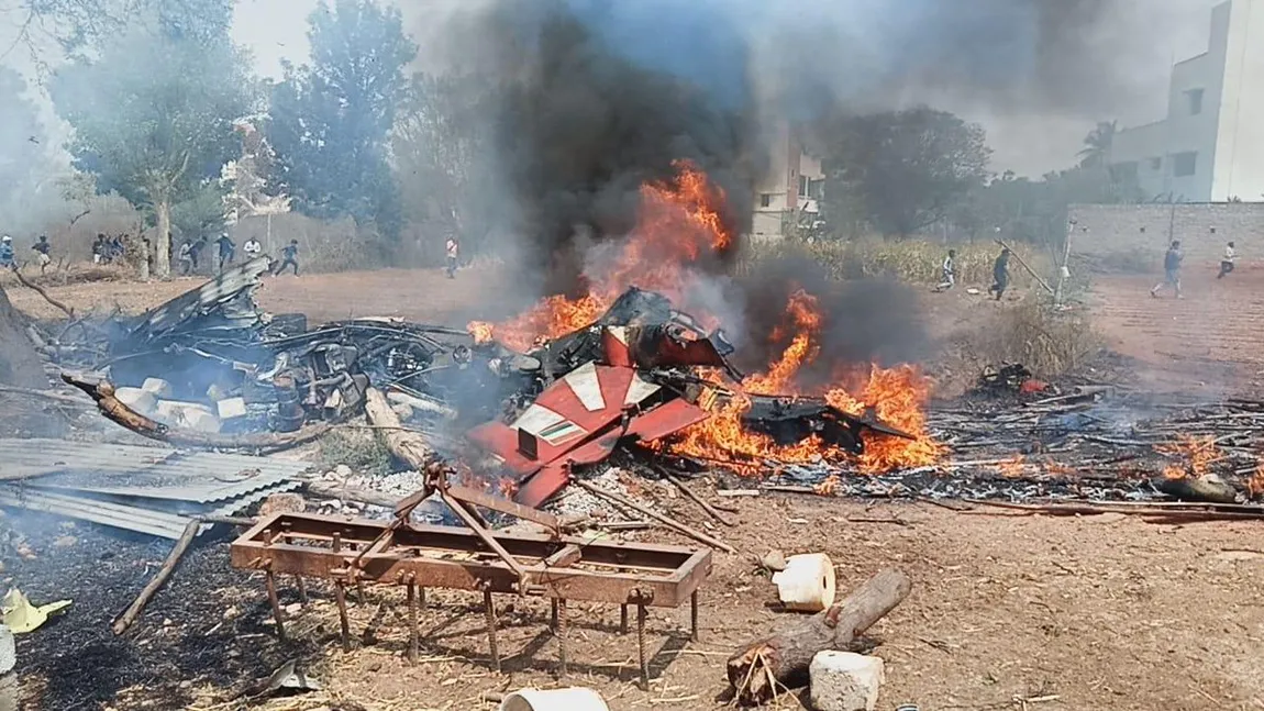 Două avioane s-au ciocnit în aer. Imagini teribile de la momentul impactului VIDEO