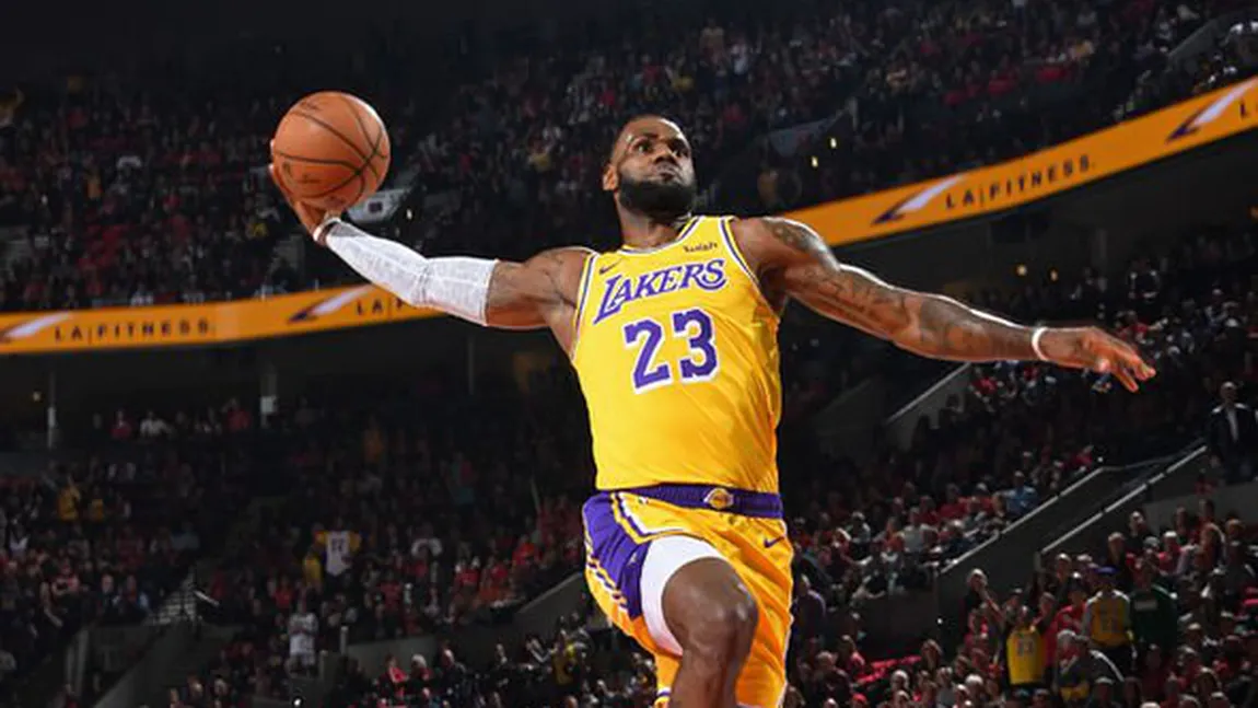 LeBron James, cea mai ruşinioasă înfrângere din carieră, într-o zi istorică pentru el. Recordurile starului lui Lakers