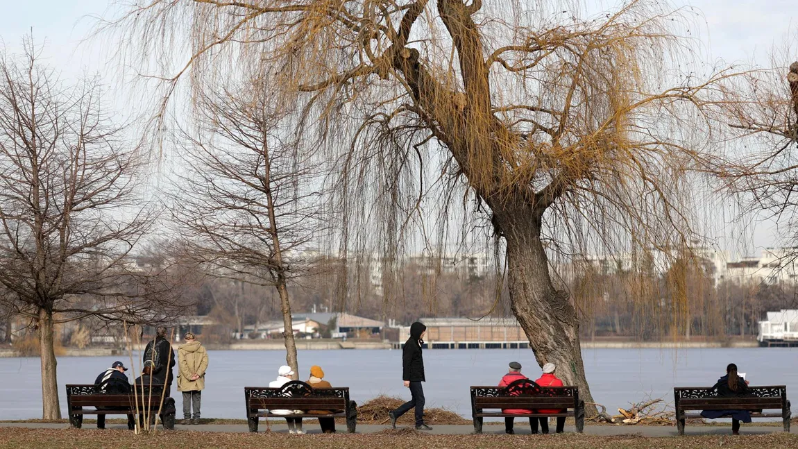 PROGNOZA METEO LUNARĂ: Cum va fi vremea de Valentine's Day. Temperaturi oscilante şi precipitaţii slabe în toată ţara