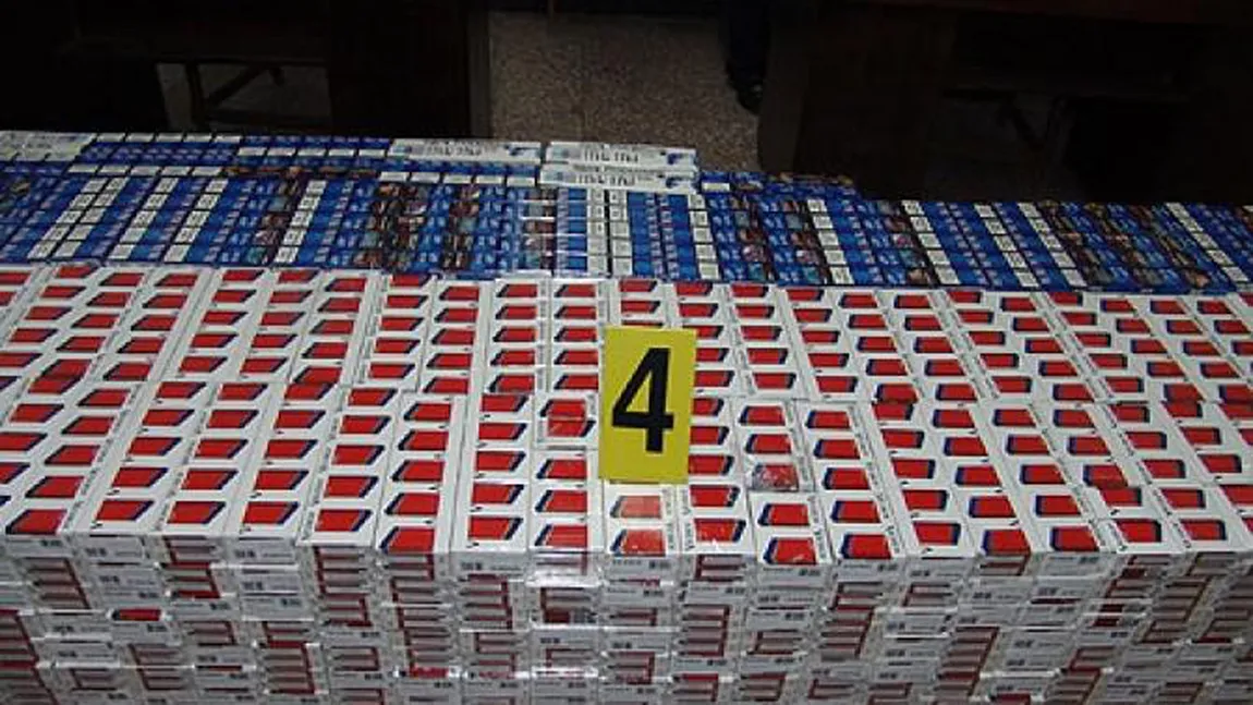 Contrabandă de amploare cu trenul, pe ruta Chişinău-Bucureşti. Patru angajaţi reţinuţi, peste 100.000 pachete de ţigări confiscate