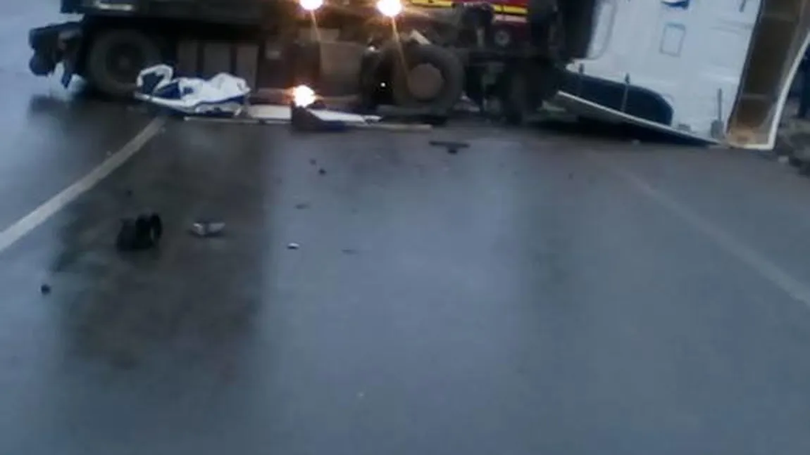 Accident TERIBIL. Două TIR-uri s-au ciocnit frontal pe DN6, în Teleorman. Un şofer a rămas încarcerat VIDEO